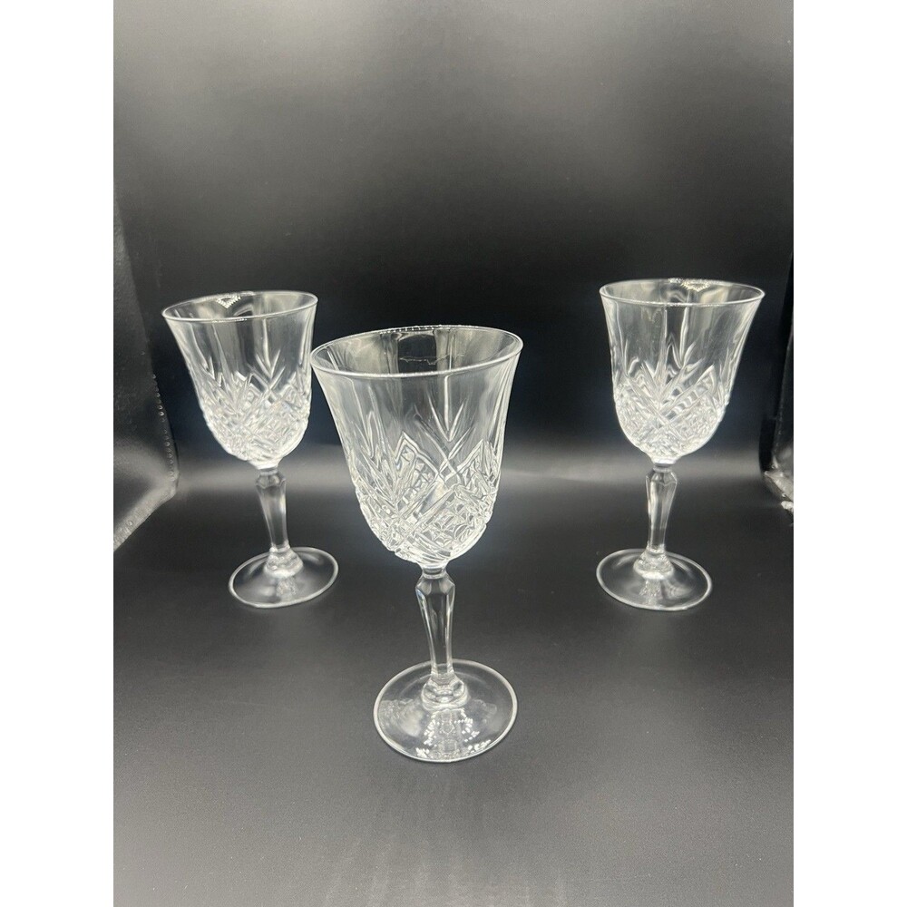 3 Crystal D’arques Masquerade 8.25oz crystal Wine glasses / Goblets (set of 3)